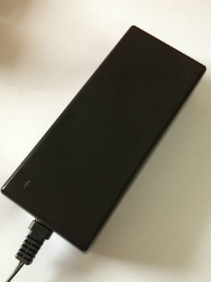 عالية الجهد سطح المكتب محول الطاقة مع IEC8 / IEC14 AC موصل، 50HZ / 60HZ