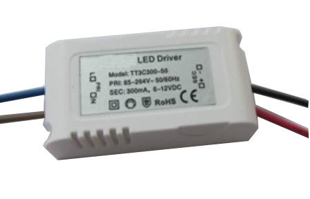 3W / 5W منخفضة الطاقة الجهد المستمر بقيادة سائق 12V EN 61347-1 420mA من