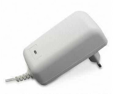 الأبيض 20W الخارجي AC DC تحويل التيار الكهربائي 12V، كفاءة عالية