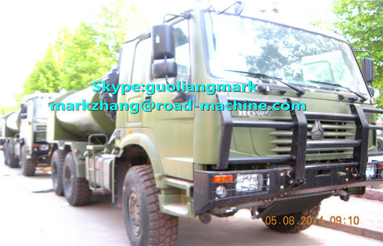 SINOTRUK HOWO الأخضر العسكرية 6 * 4 ناقلات المياه شاحنة 25000L مع EURO ستاندرد دكتوراه في العلوم الإنسانية أو RHD